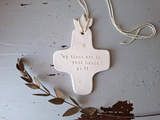 croix céramique murale