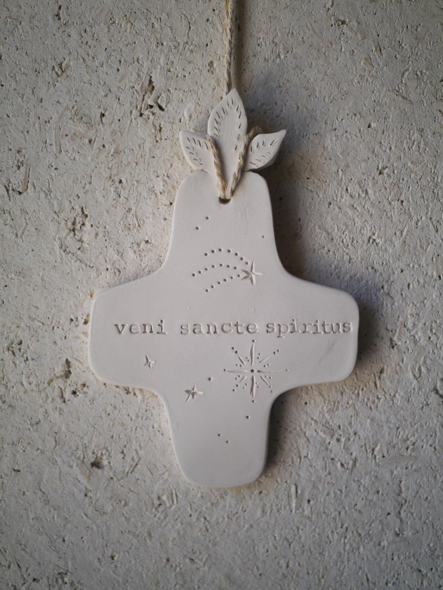 Croix céramique murale