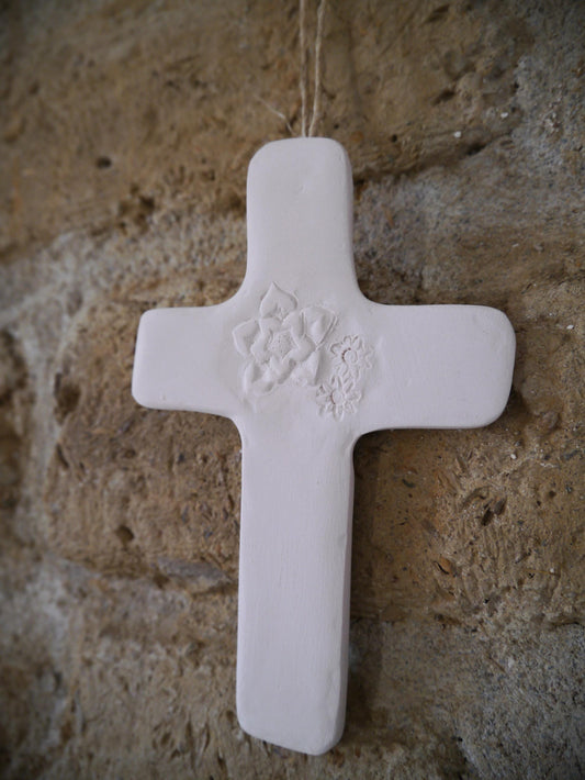 Croix céramique murale