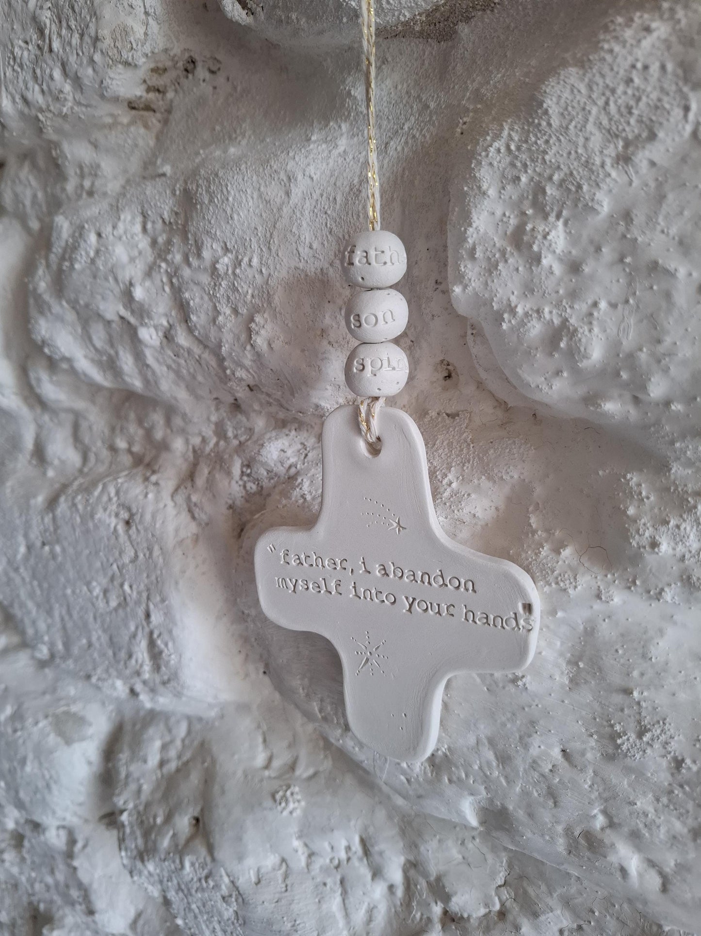 croix céramique murale