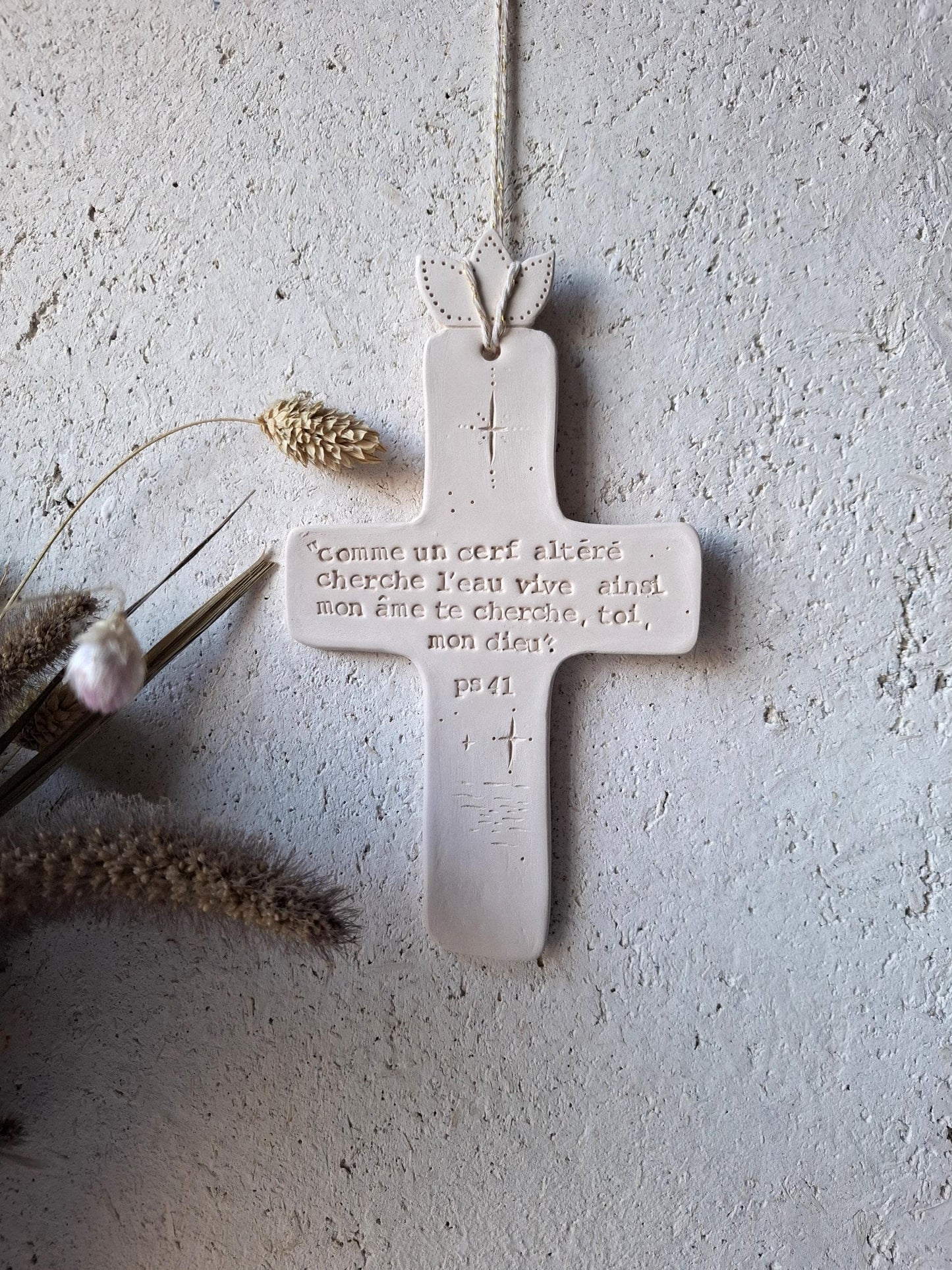 Croix céramique murale