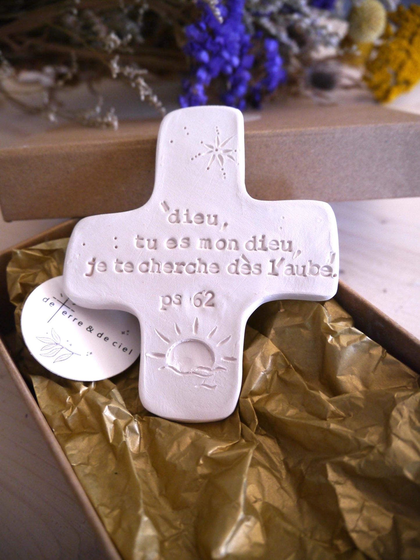 Croix céramique murale