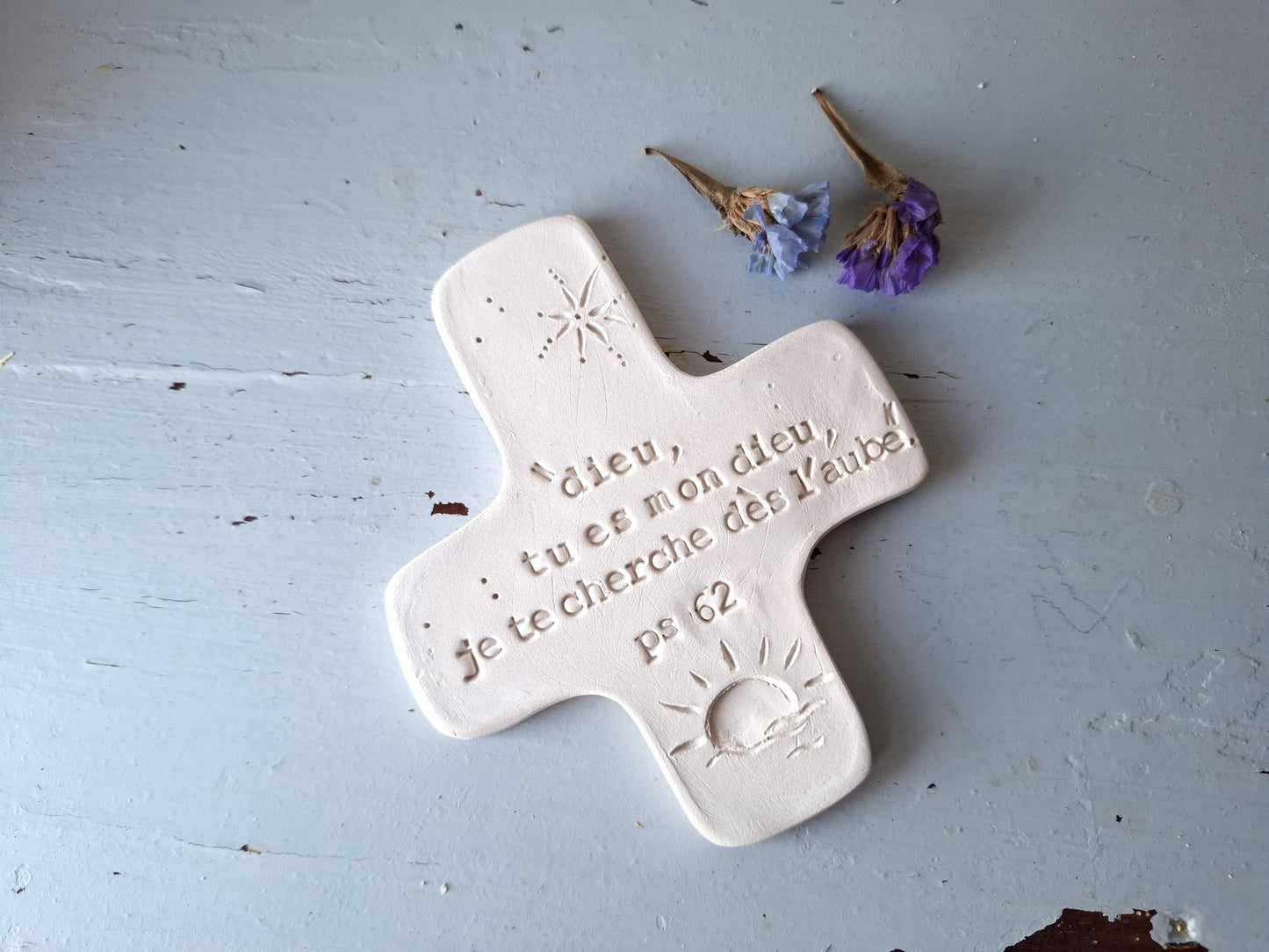 Croix céramique murale