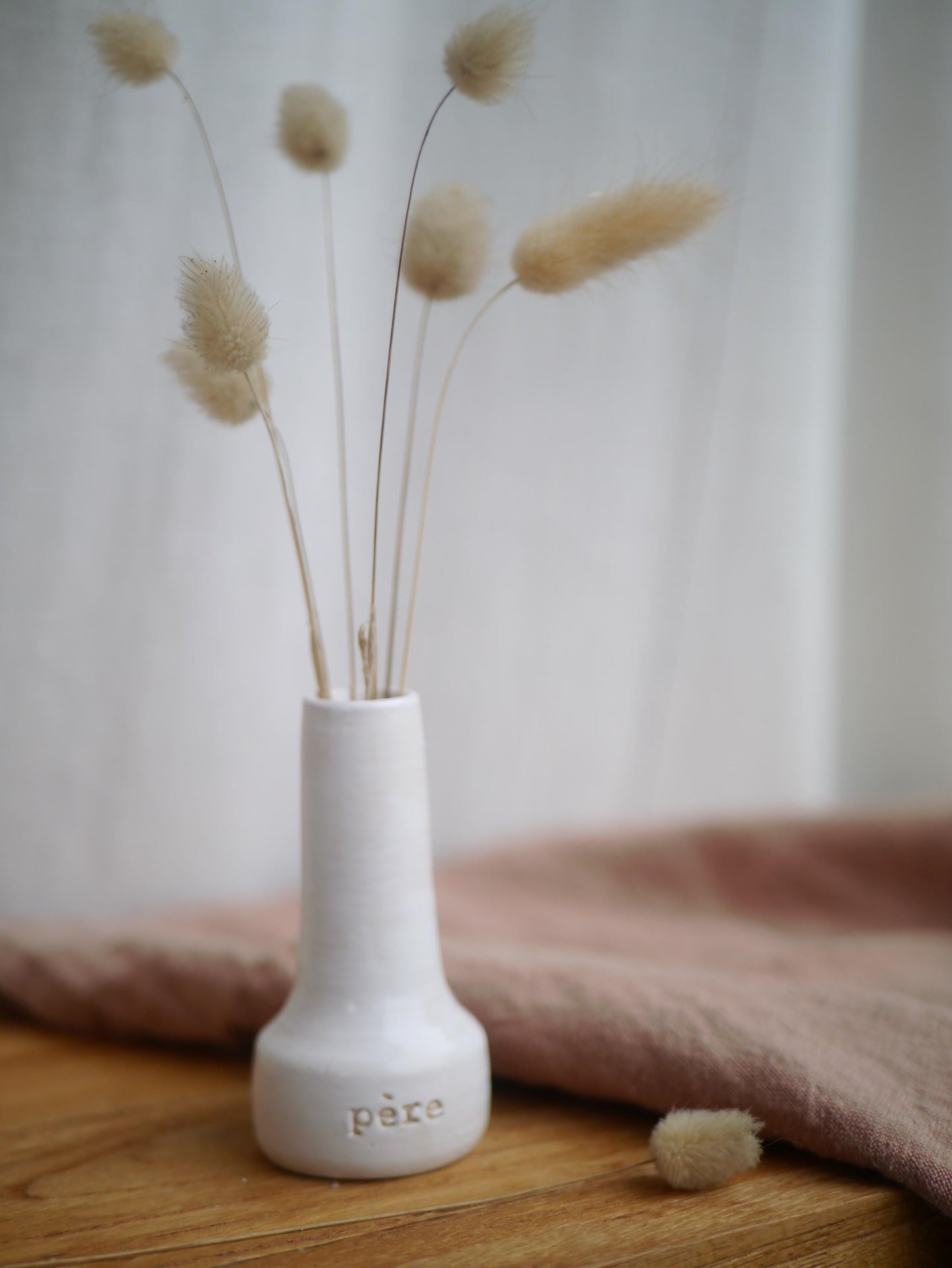 TRIO BOUGEOIRS-SOLIFLORES sacrés, gravés "père", "fils", "saint-esprit".