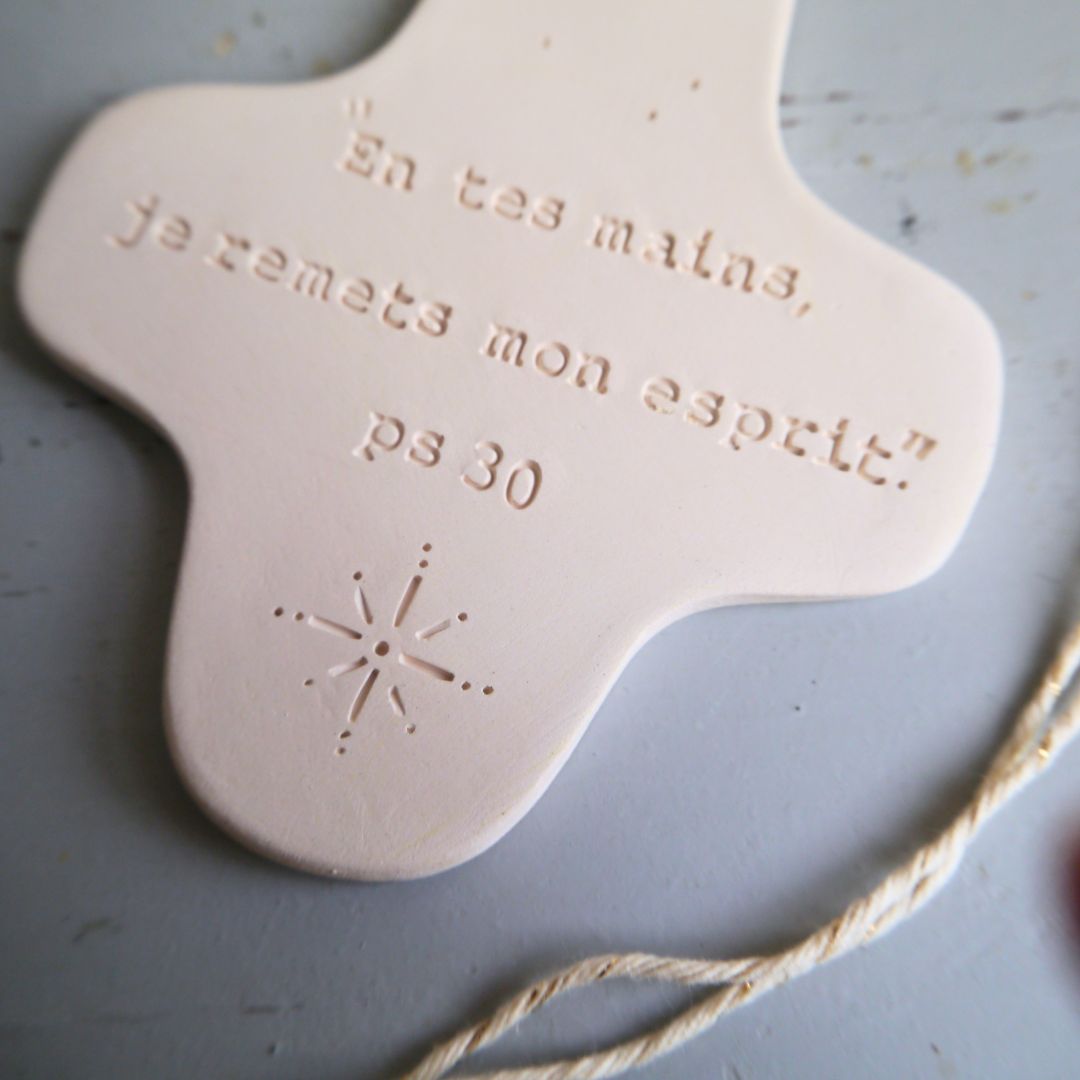 Croix Céramique Murale