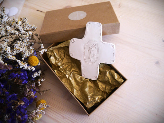 Croix céramique murale