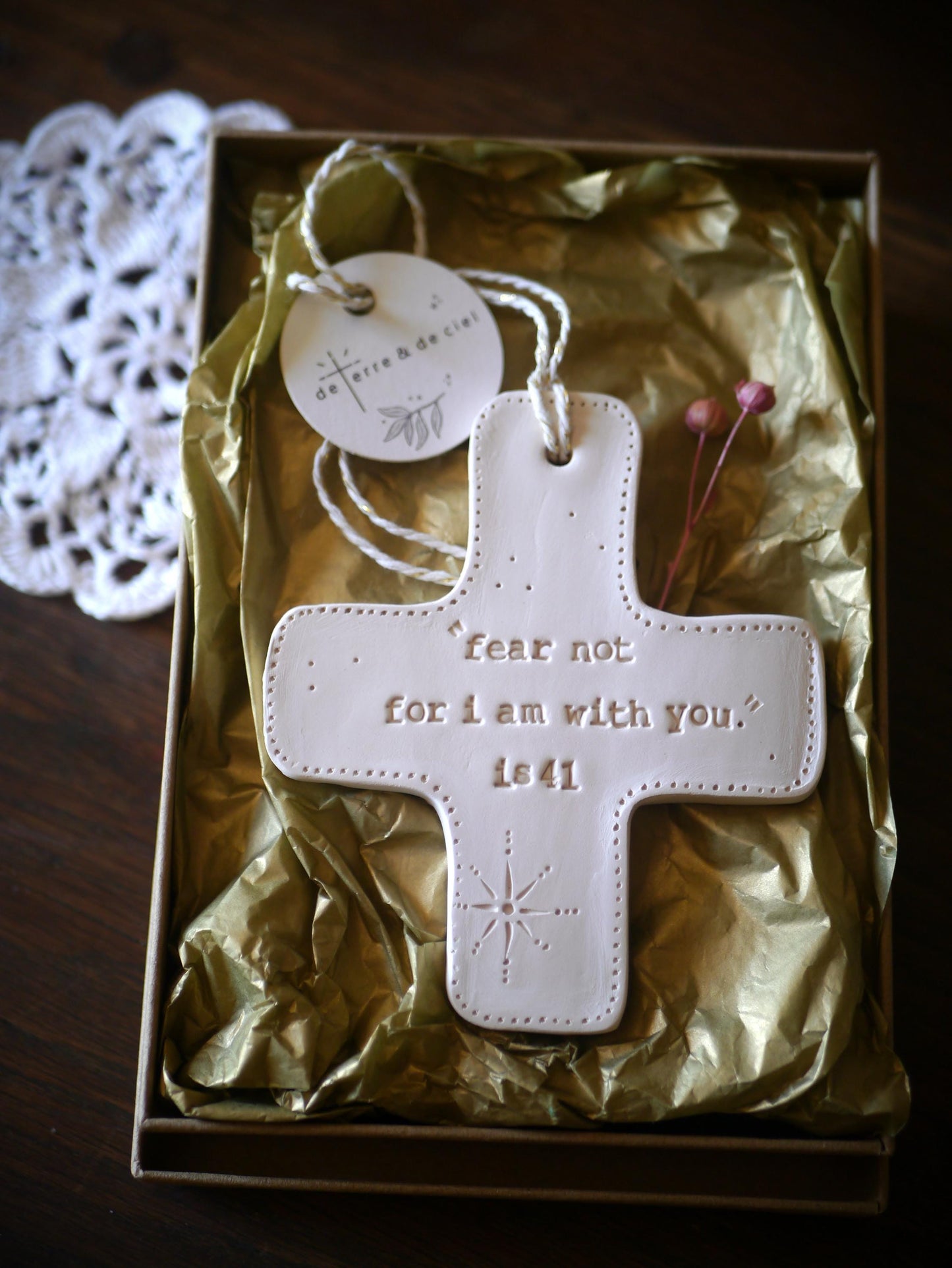 Croix céramique murale