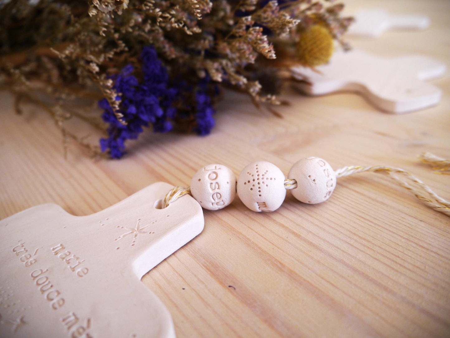 Croix céramique murale