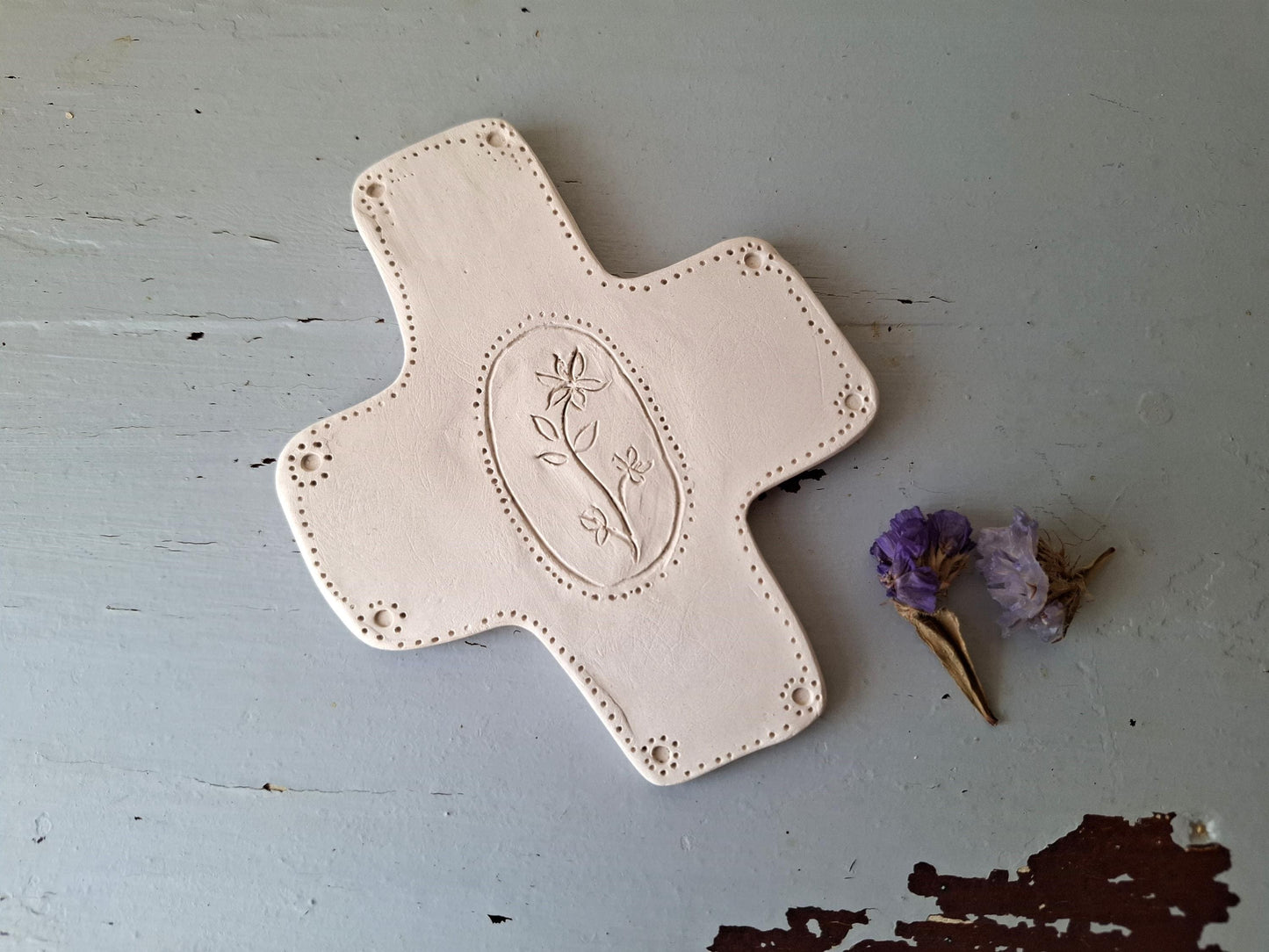 Croix céramique murale