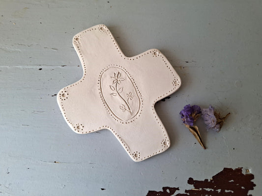 Croix céramique murale