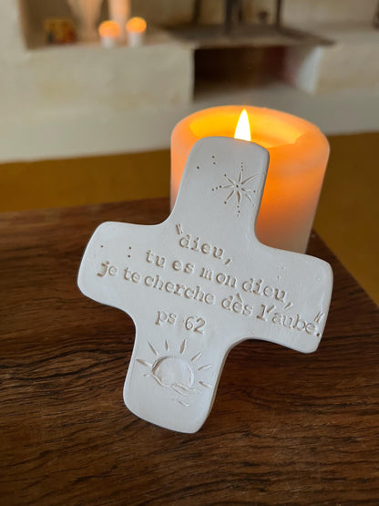 Croix céramique murale