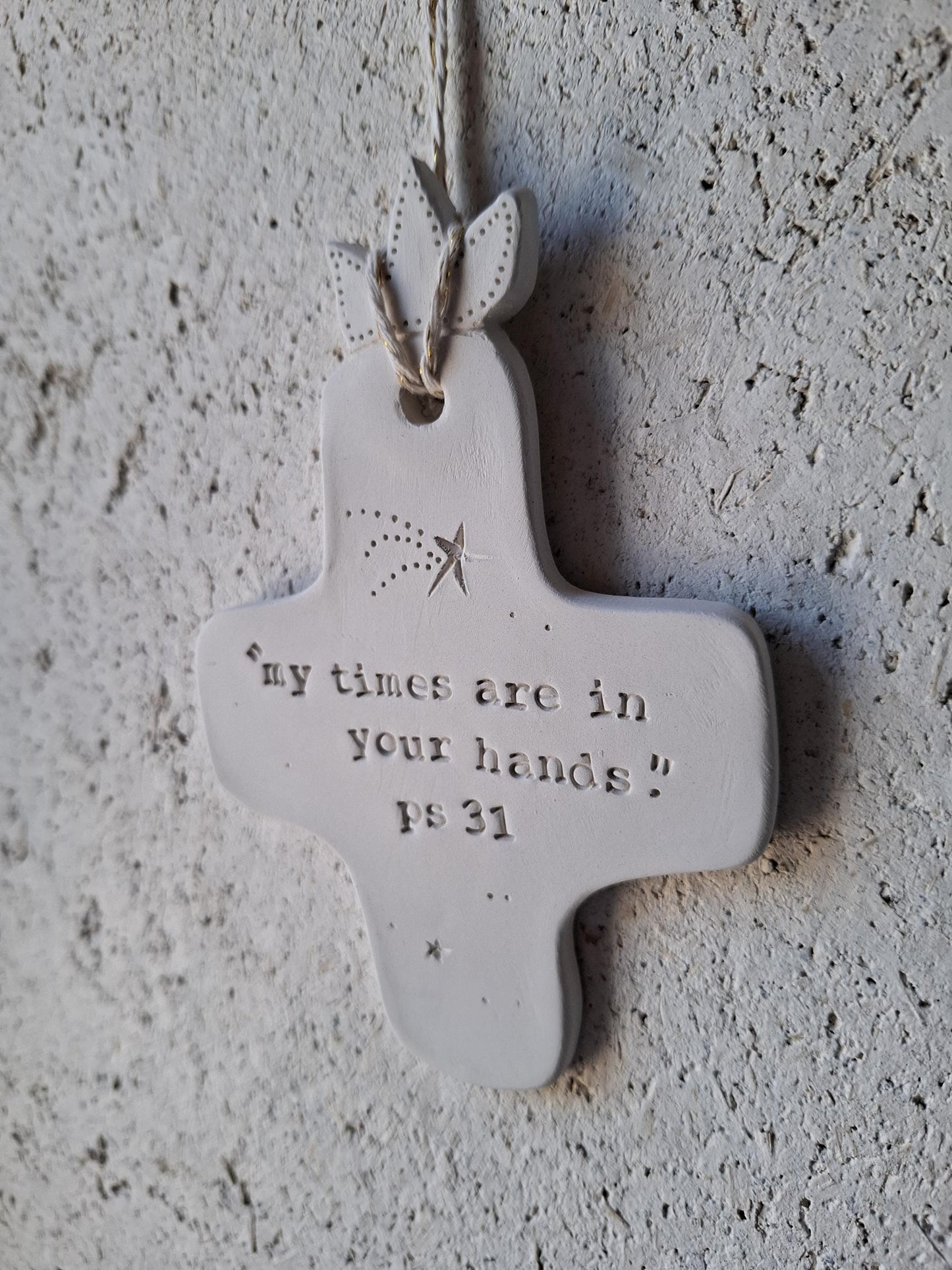 croix céramique murale