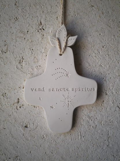Croix céramique murale