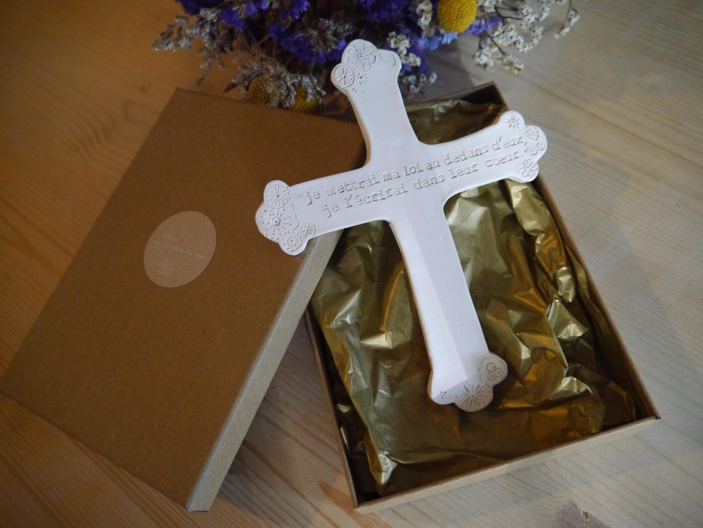 Croix céramique murale