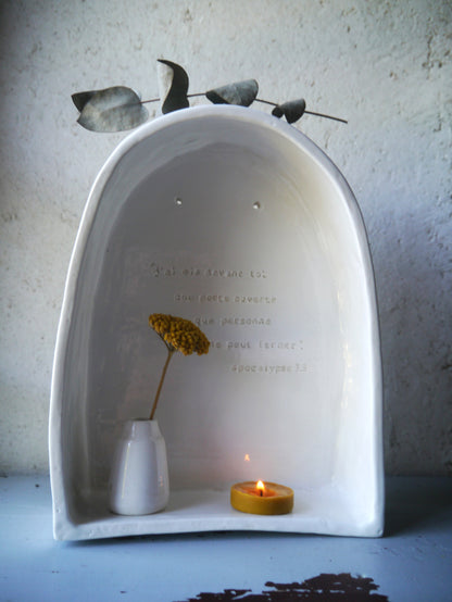 Autel suspendu: "J'ai mis devant toi une porte ouverte que personne ne peut fermer." Apocalypse 3.8