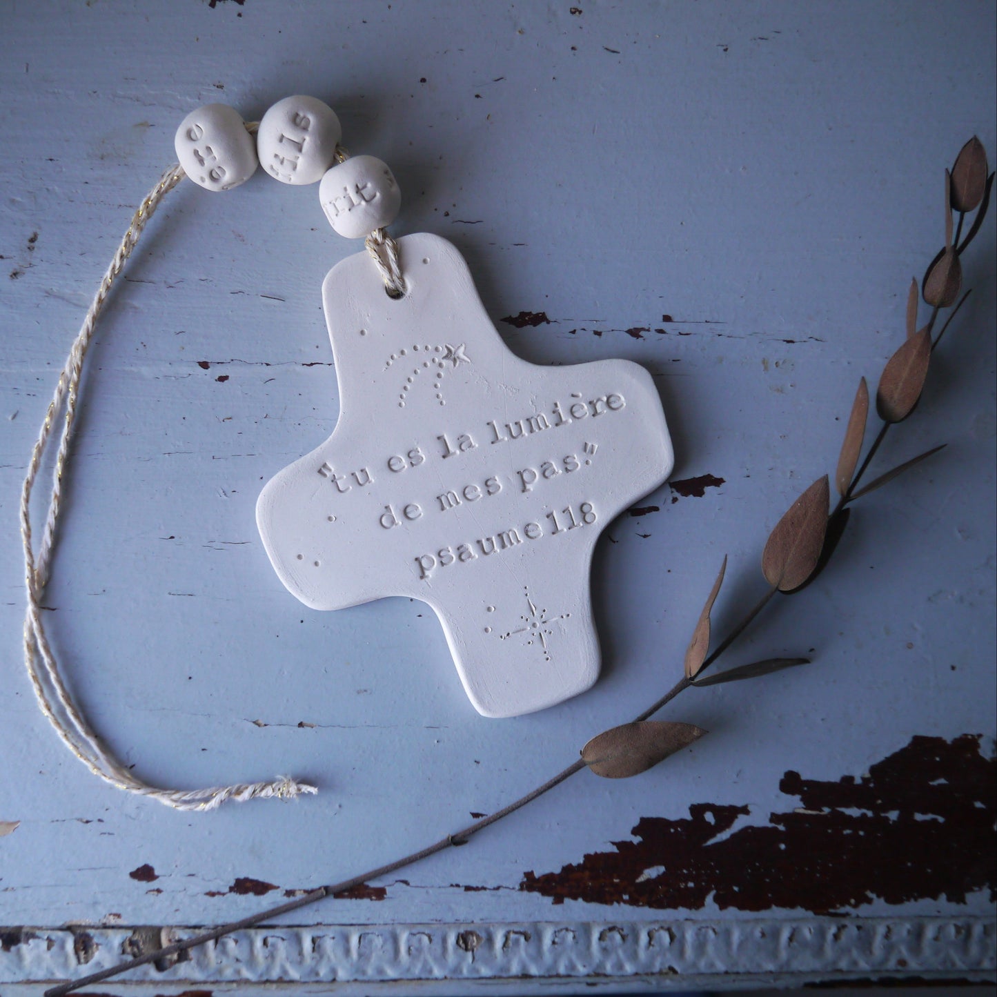 Croix céramique murale