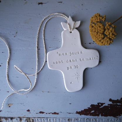 croix céramique murale