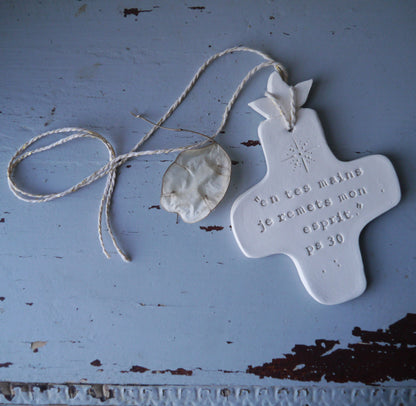 croix céramique murale