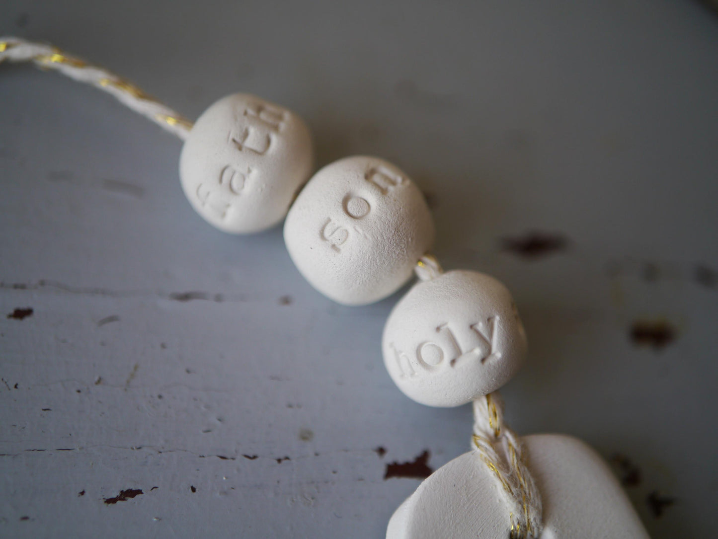 croix céramique murale