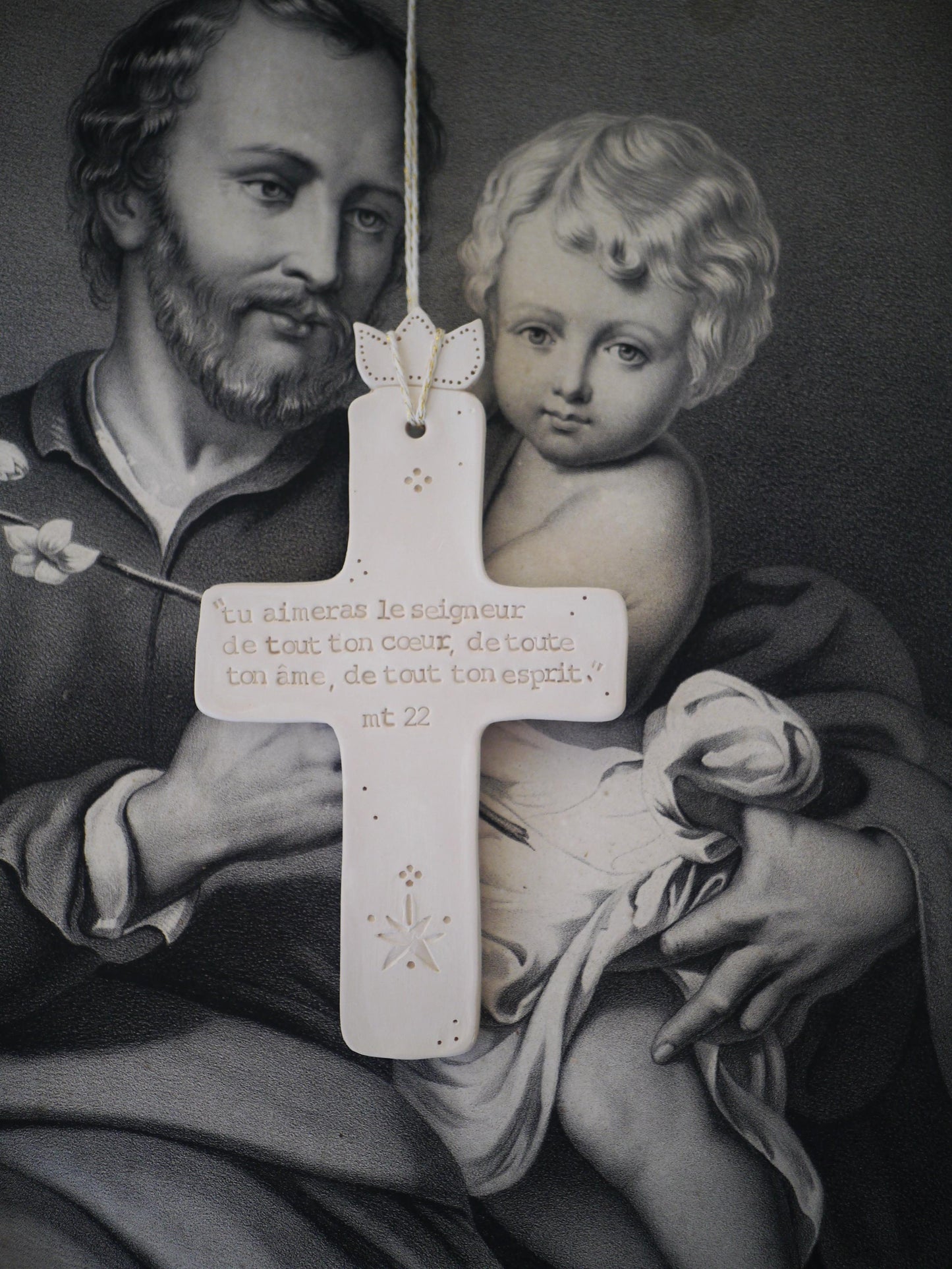 Croix céramique murale