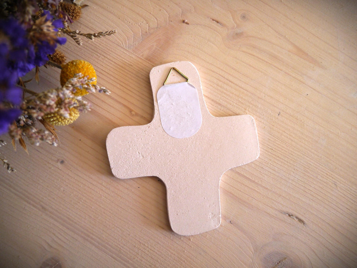 Croix céramique murale