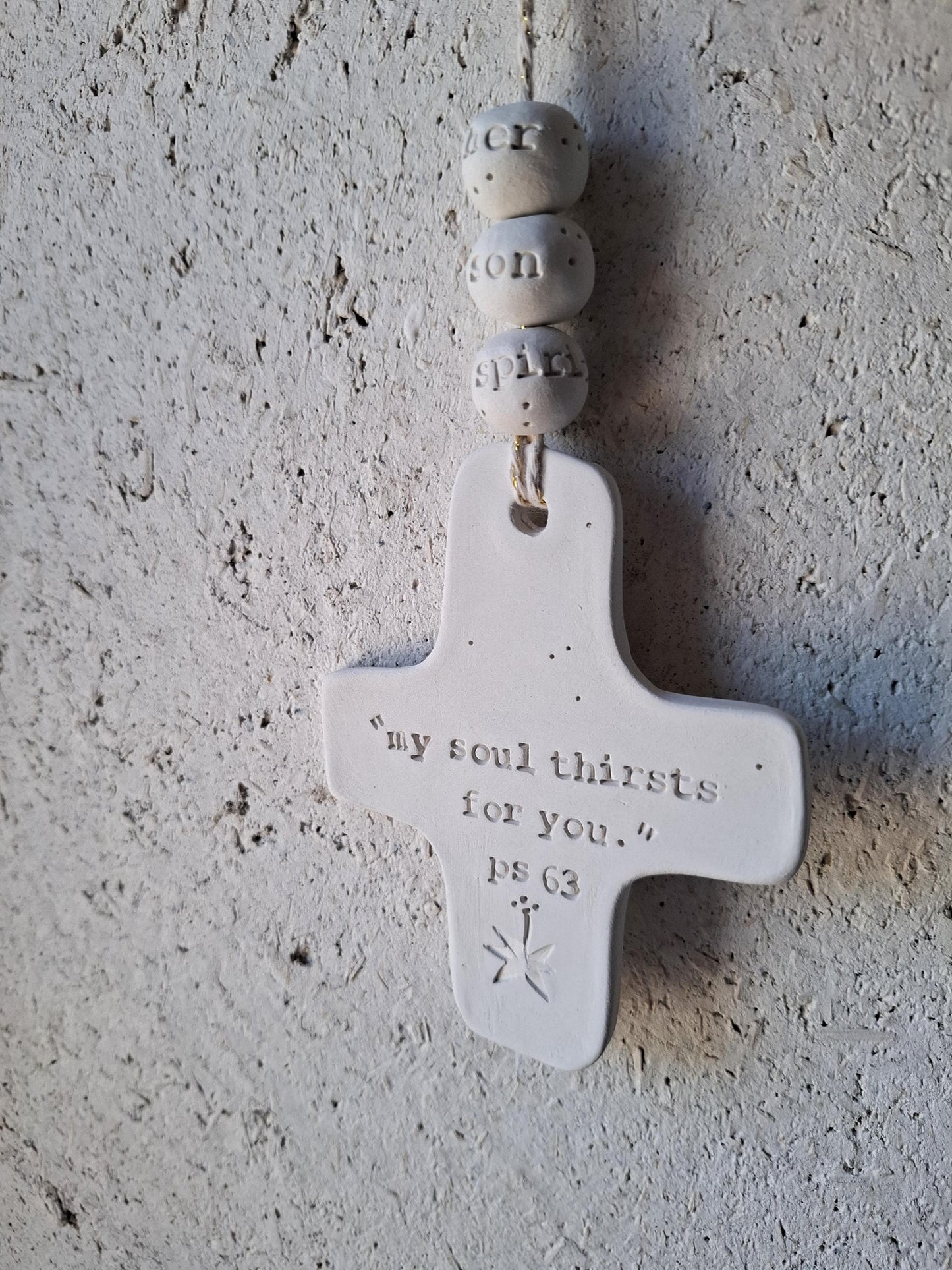 croix céramique murale